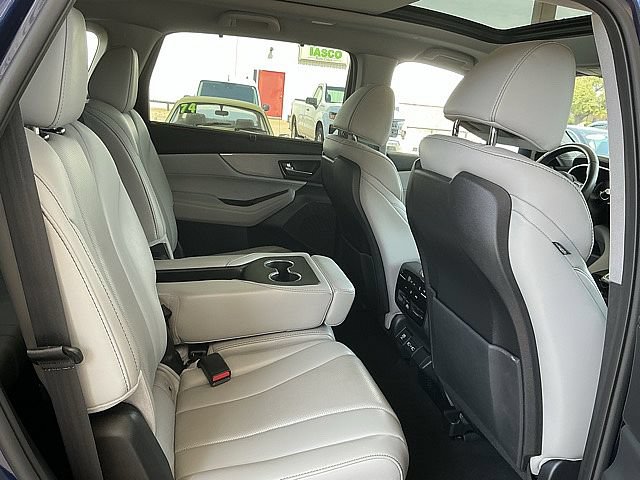 Used 2023 Acura MDX w/ Technology Package FWD image 12