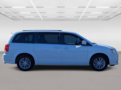 Used 2019 Dodge Grand Caravan SXT image 6