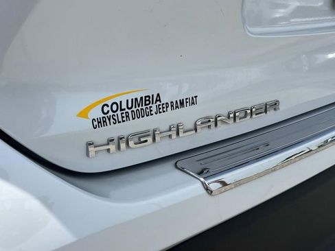 Used 2023 Toyota Highlander LE FWD image 13