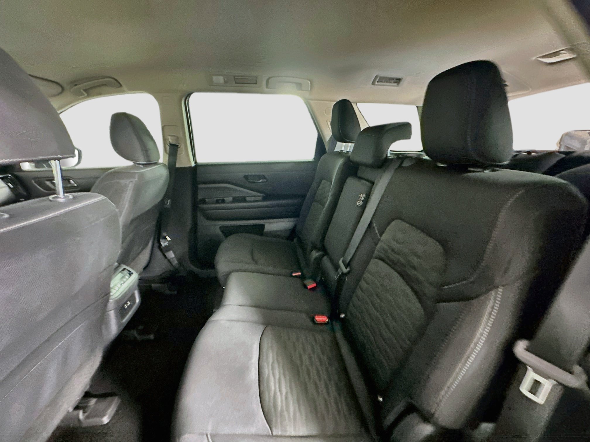 Used 2025 Nissan Pathfinder SV FWD image 26