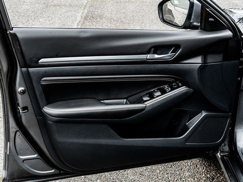 Used 2023 Nissan Altima 2.5 SV w/ SV Premium Package image 19