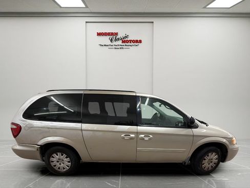 Used 2007 Chrysler Town & Country LX w/ Popular Equipment Group II FWD image 6