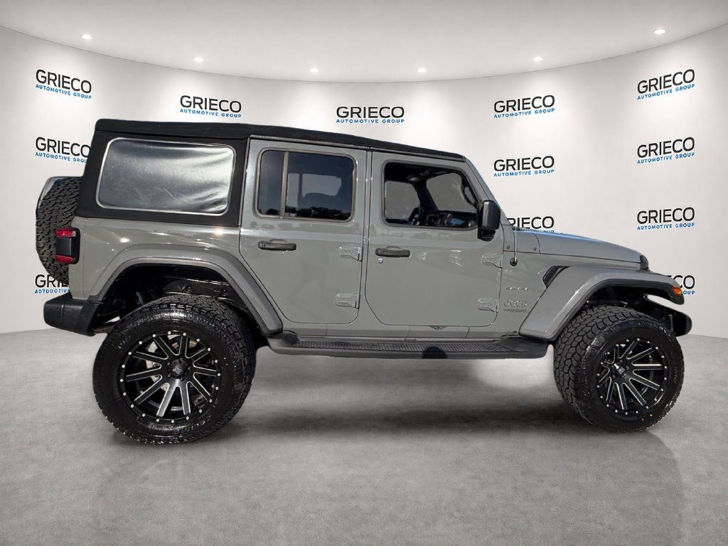 Used 2018 Jeep Wrangler Unlimited Sahara w/ LED Lighting Group AWD/4WD image 8