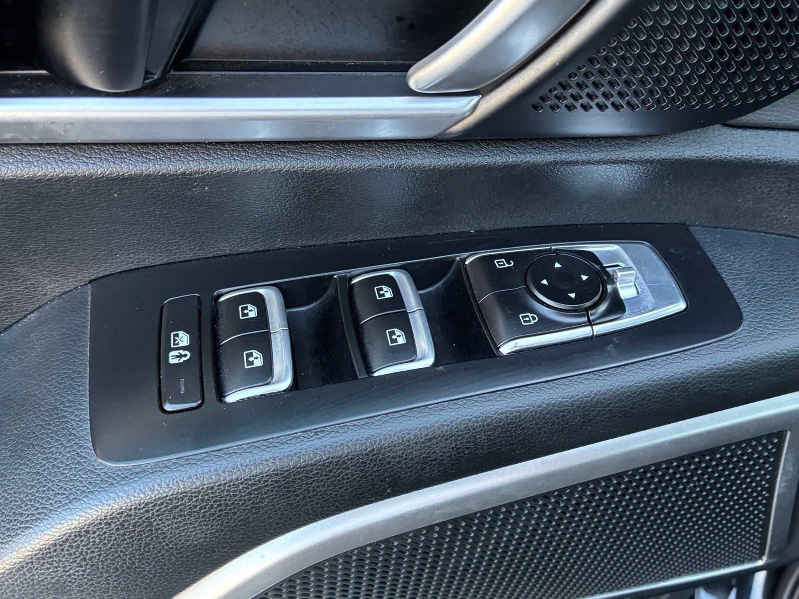 Used 2025 Kia Telluride S FWD image 12