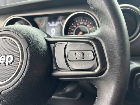 Used 2023 Jeep Gladiator Sport image 21