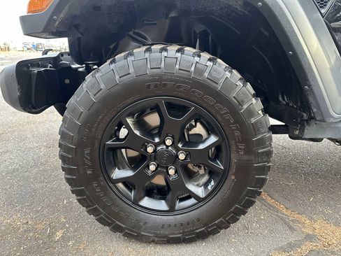 Used 2023 Jeep Wrangler Unlimited Sport image 17