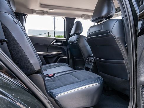 Used 2024 Mitsubishi Outlander FWD image 22