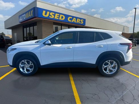 Used 2024 Chevrolet Trax LS w/ LS Convenience Package FWD image 8