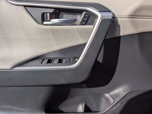 Used 2022 Toyota RAV4 Limited image 28