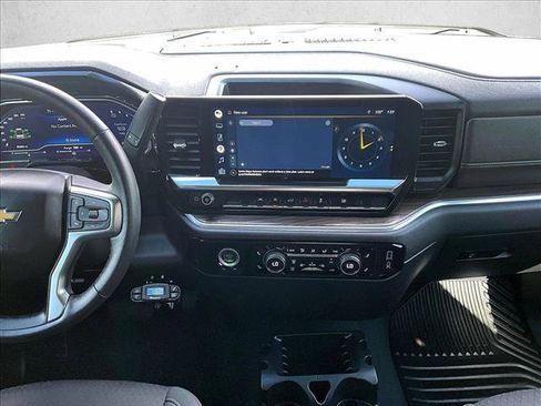 Used 2022 Chevrolet Silverado 1500 LT AWD/4WD image 8