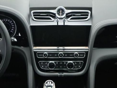 New 2025 Bentley Bentayga Extended Wheelbase image 14
