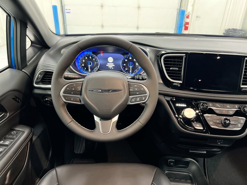 New 2026 Chrysler Pacifica Select AWD/4WD image 11