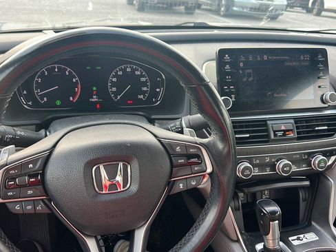 Used 2018 Honda Accord Touring image 11