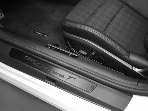 Certified 2026 Porsche 911 Carrera T RWD image 40