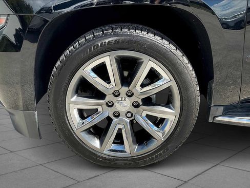 Used 2019 Chevrolet Suburban Premier image 9