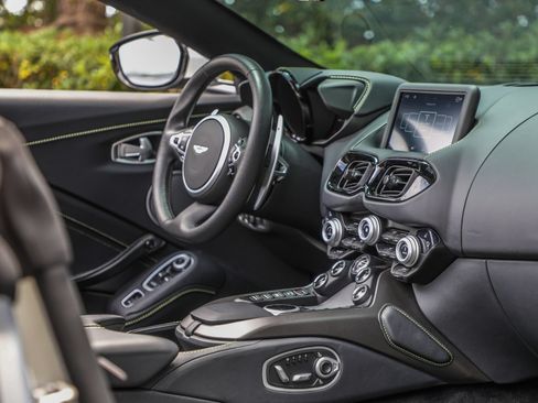 Used 2023 Aston Martin V8 Vantage Roadster RWD image 23