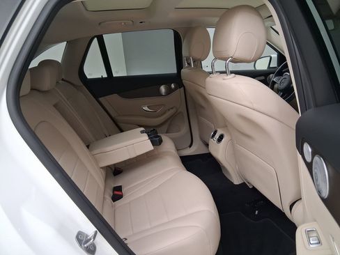 Used 2019 Mercedes-Benz GLC 350e 4MATIC image 33