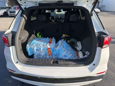 Used 2023 Chevrolet Equinox RS FWD image 10