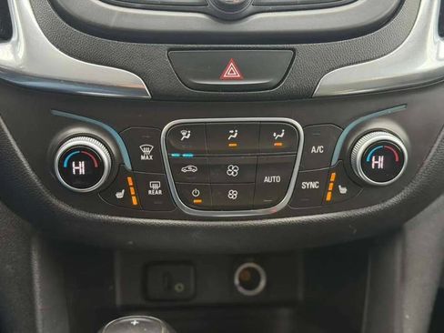 Used 2018 Chevrolet Equinox LT FWD image 17