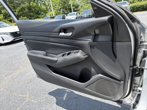 Used 2024 Nissan Altima 2.5 SV FWD image 12