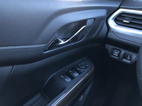 Used 2023 GMC Acadia SLE w/ Driver Convenience Package image 14