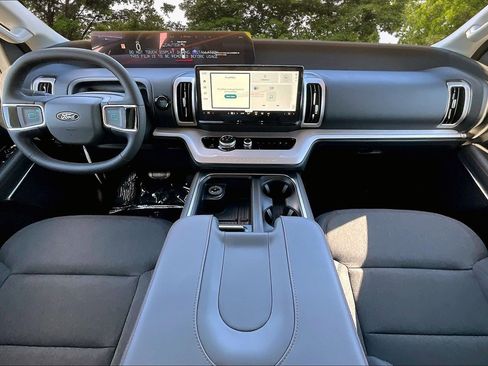 New 2025 Ford Expedition Max Active image 5