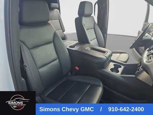 Used 2024 Chevrolet Suburban LT RWD image 29