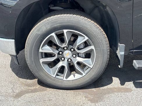 Used 2023 Chevrolet Silverado 1500 LT AWD/4WD image 25
