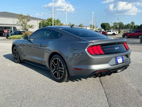 Used 2022 Ford Mustang GT RWD image 5