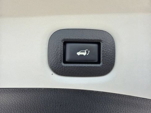 Used 2018 Nissan Rogue SV FWD image 8