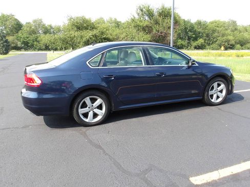 Used 2013 Volkswagen Passat TDI SE FWD image 12