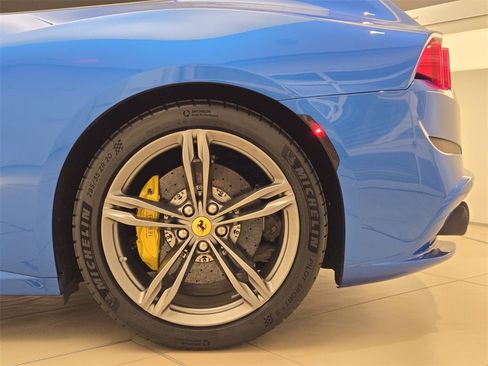 Used 2018 Ferrari GTC4Lusso image 16