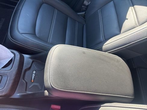 Used 2022 GMC Canyon Denali image 24