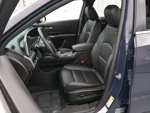 Used 2024 Cadillac XT4 Luxury FWD image 11