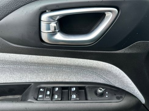 Used 2024 Jeep Compass Latitude image 10