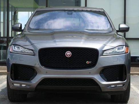 Used 2017 Jaguar F-PACE S AWD/4WD image 2