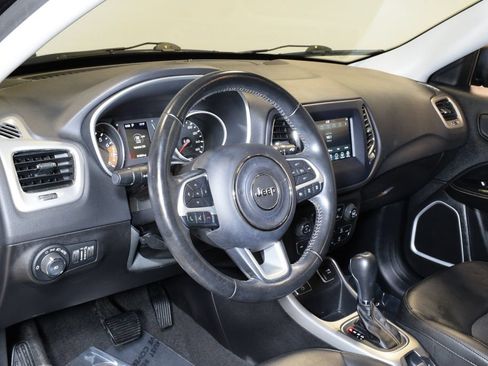 Used 2020 Jeep Compass Latitude FWD image 11