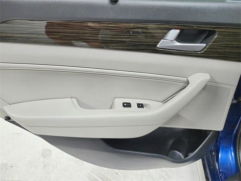 Used 2016 Hyundai Sonata Limited w/ Option Group 04 image 40