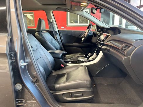 Used 2017 Honda Accord Touring image 20