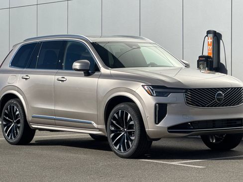 New 2026 Volvo XC90 T8 Plus w/ Protection Package Premier AWD/4WD image 7