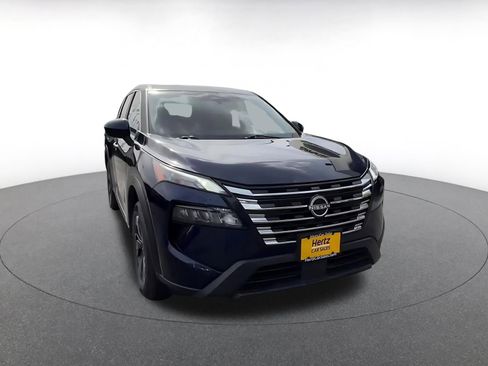 Used 2025 Nissan Rogue SV AWD/4WD image 3