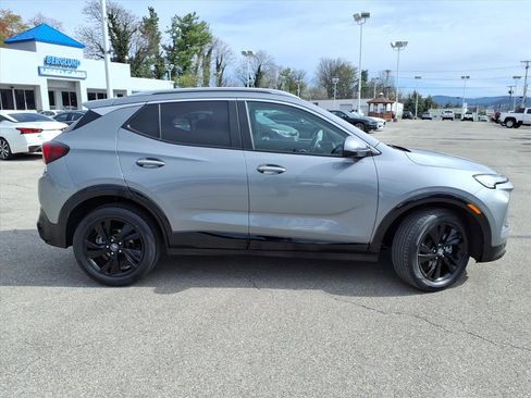 Used 2024 Buick Encore GX Sport Touring AWD/4WD image 2