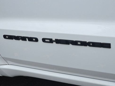 Used 2019 Jeep Grand Cherokee Altitude image 13