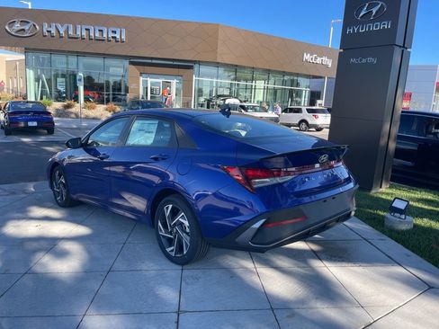 Used 2025 Hyundai Elantra Sport FWD image 3
