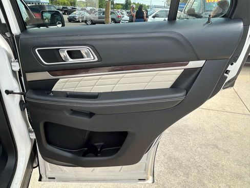 Used 2016 Ford Explorer Platinum AWD/4WD image 16