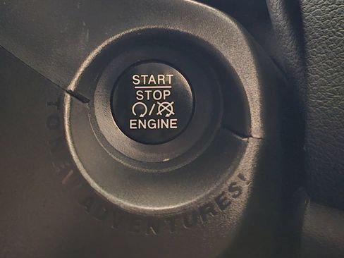Used 2017 Jeep Renegade Limited AWD/4WD image 16