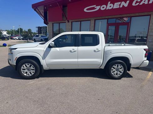 Used 2023 Nissan Frontier SV w/ Tow Package AWD/4WD image 9