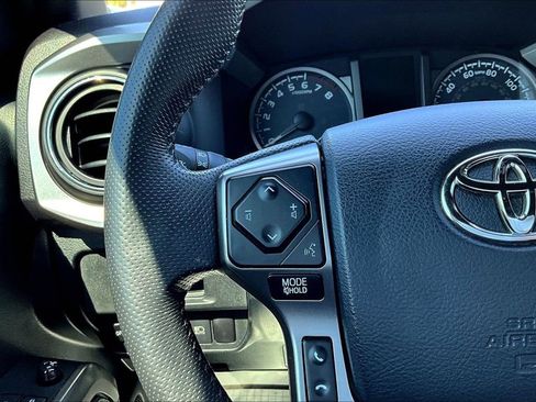 Used 2019 Toyota Tacoma Limited AWD/4WD image 10