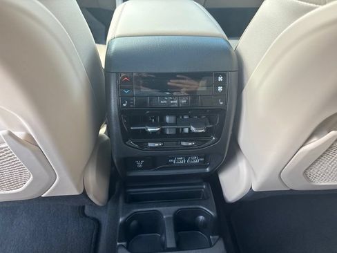 Used 2024 Jeep Grand Cherokee L Limited AWD/4WD image 22