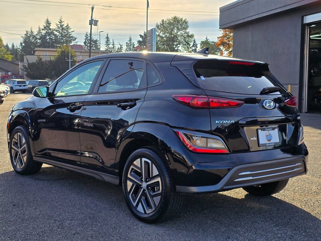 Used 2023 Hyundai Kona SE FWD image 6